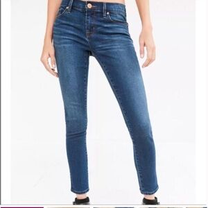 BDG Mid Rise Twig Ankle Jeans Size 28
